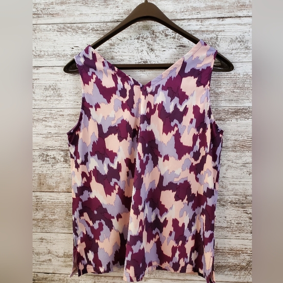 Eddie Bauer Tops - Eddie Bauer UPF 50+ Departure V-Neck Tank Top